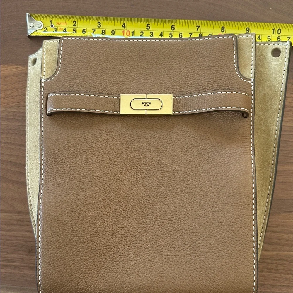 Tory Burch Lee Radziwill Tan and Gold Shoulder/ crossbody bucket Bag - Picture 11 of 16